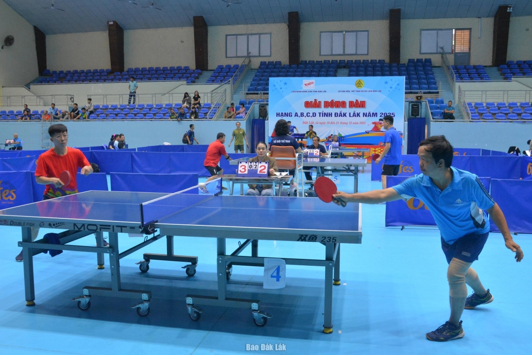 Các tay vợt thi đấu tại giải.