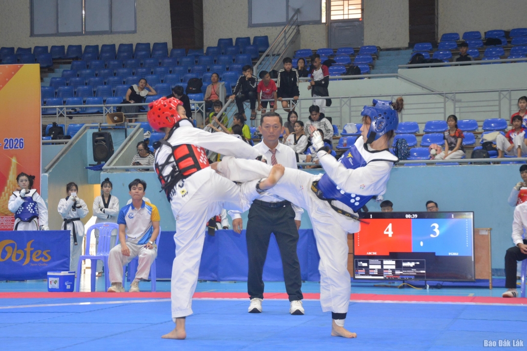 Vận động viên thi đấu chung kết, hạng cân 49kg, lứa tuổi