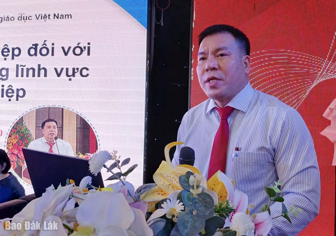 Tiến sĩ Nguyễn Mạnh Cường, Phó Giám đốc Công ty Cổ phần Kiểm định và Tư vấn Giáo dục Việt Nam phát biểu tại buổi trao giấy chứng nhận