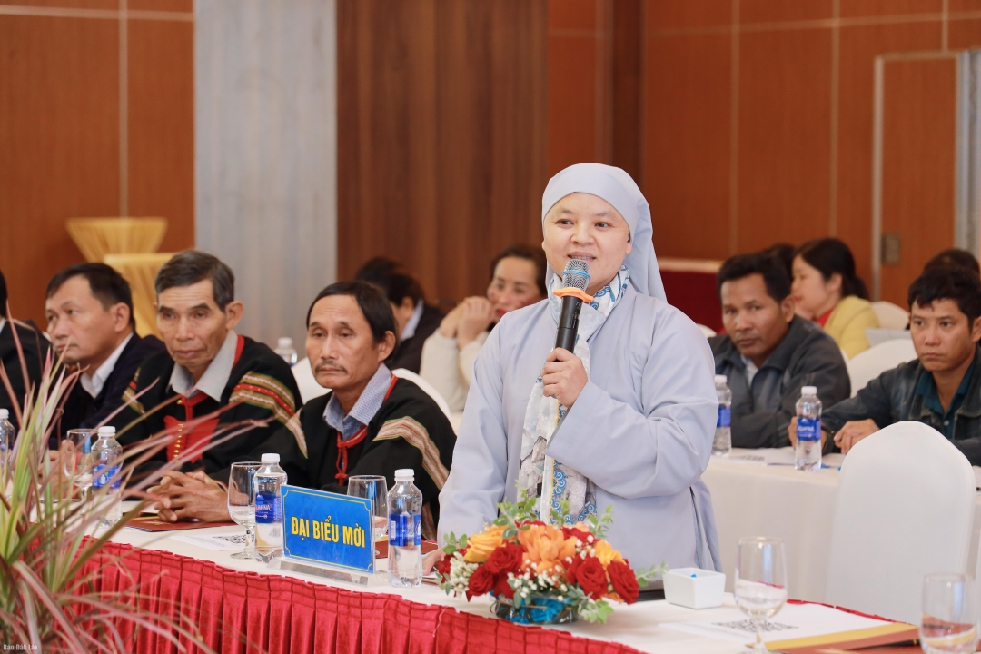 Đại diện cơ sở tôn giáo đề xuất các giải pháp, kiến nghị thiết thực nhằm tăng cường phối hợp giữa chính quyền, đoàn thể, các tổ chức tôn giáo, già làng, người uy tín trong phòng chống tảo hôn,