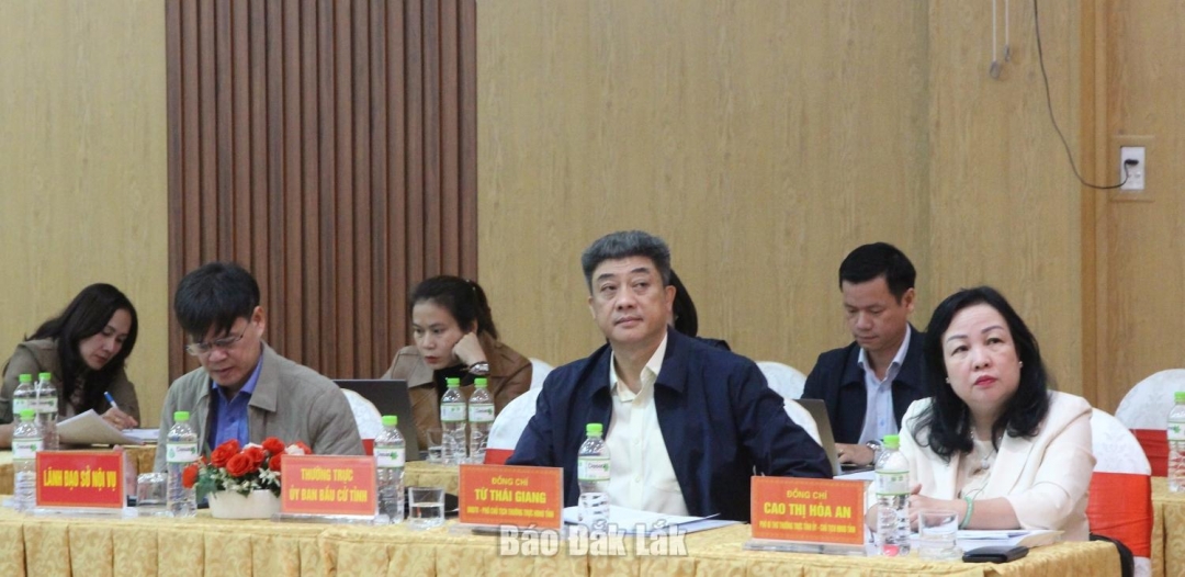 Các đại biểu tham dự hội nghị.