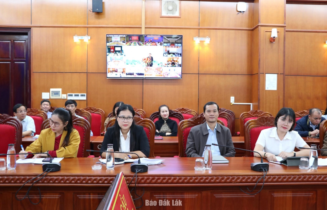 Các đại biểu dự hội nghị tại điểm cầu Tỉnh ủy Đắk Lắk.