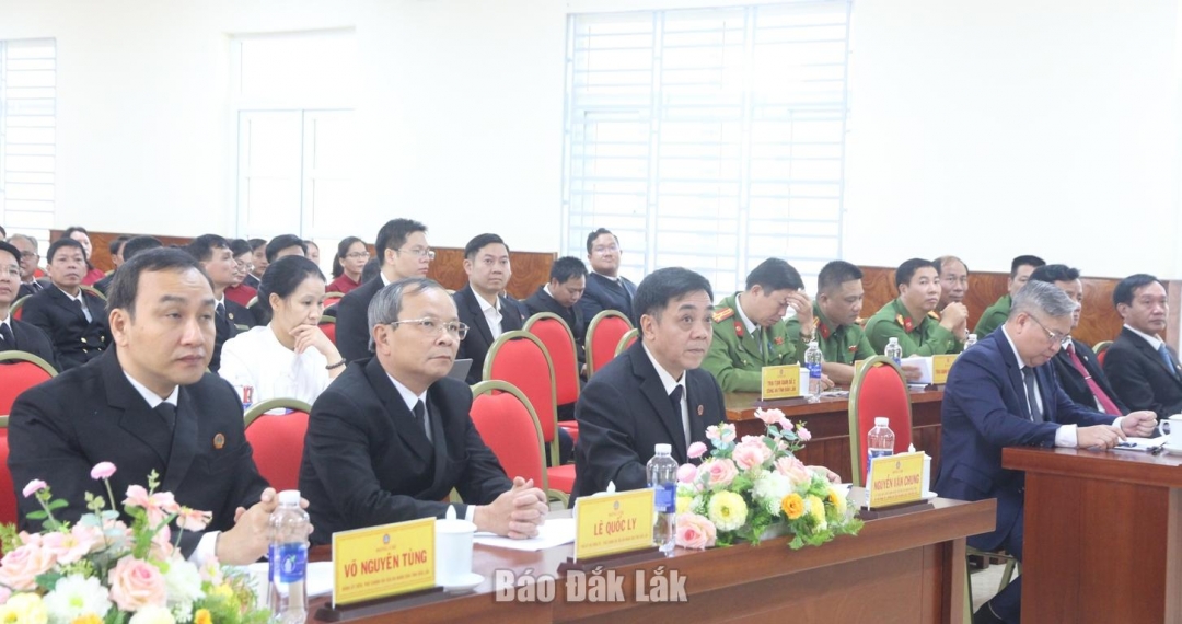 Các đại biểu tham dự hội nghị.