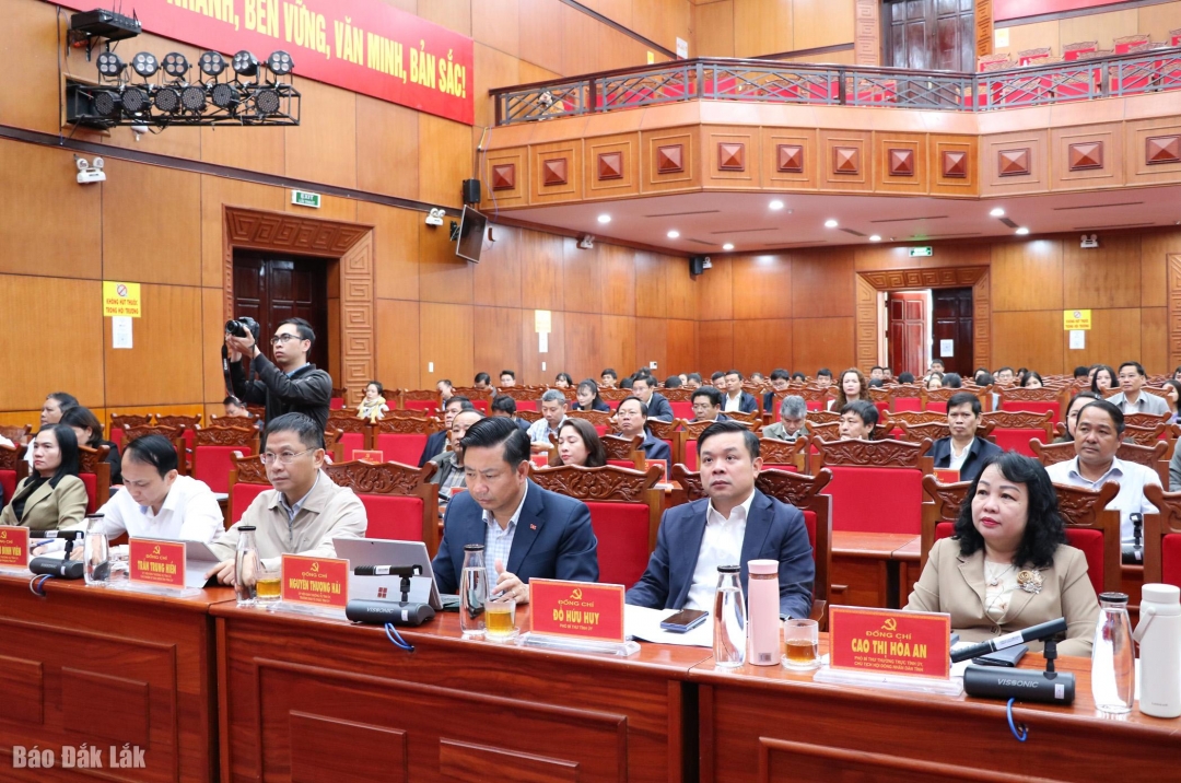 Các đại biểu tham dự hội nghị.