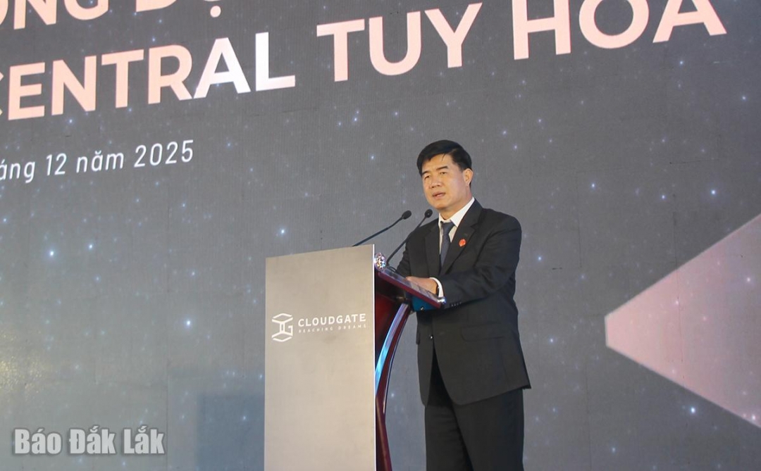 Phó Chủ tịch UBND tỉnh Nguyễn Thiên Văn phát biểu tại buổi lễ.