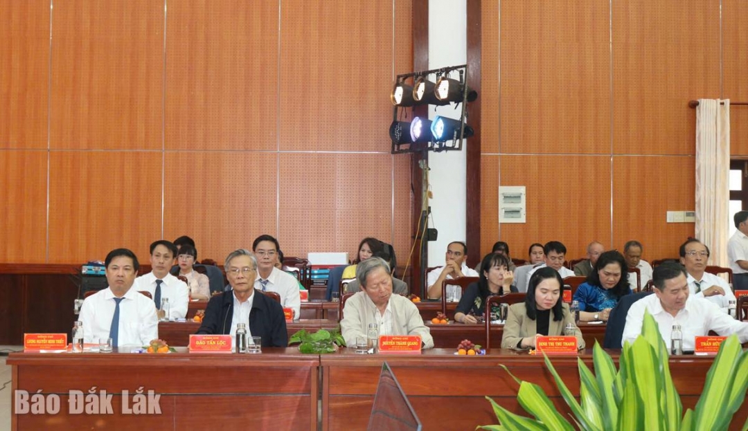 Các đại biểu tham dự buổi gặp mặt.