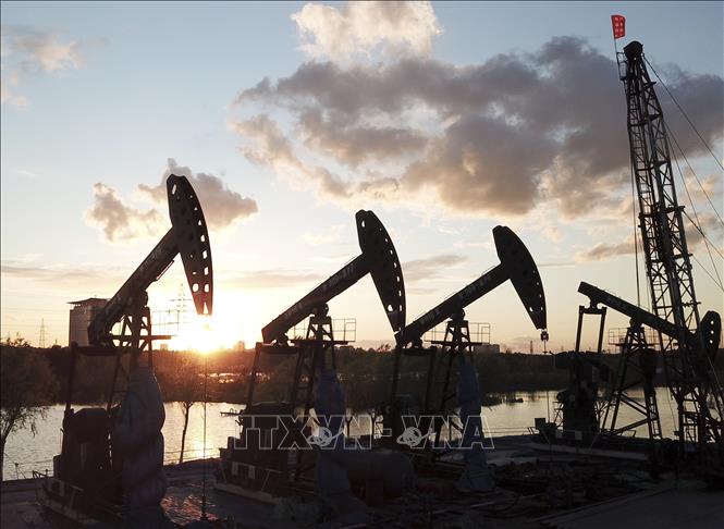 Giàn khoan dầu tại tỉnh Hắc Long Giang, Trung Quốc. Ảnh: TTXVN