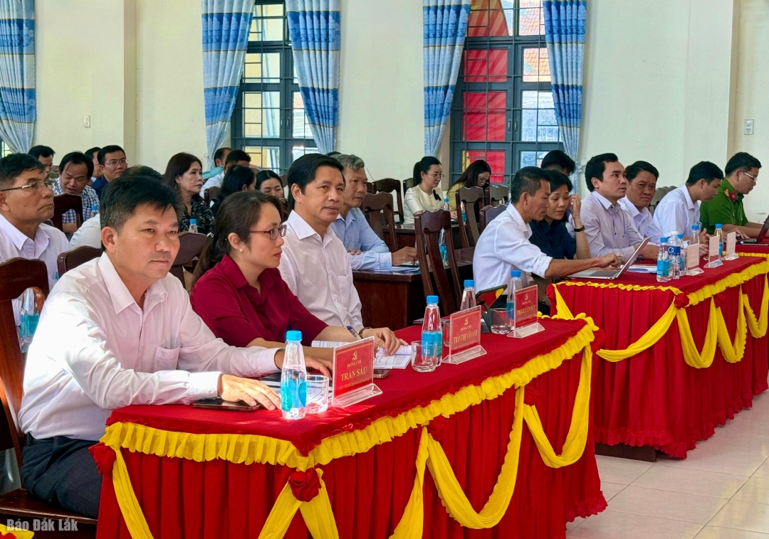 Các đại biểu dự hội nghị.