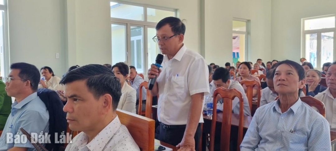 Đại biểu phát biểu thảo luận tại hội nghị.