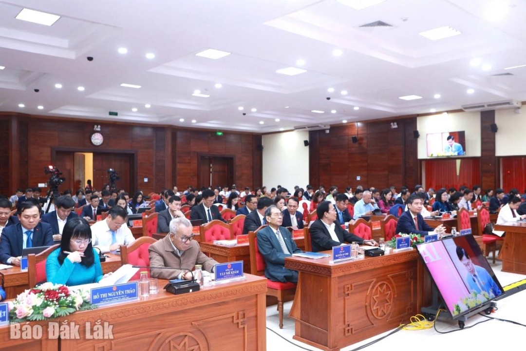 Đại biểu tham dự phiên khai mạc. Ảnh: Vạn Tiếp