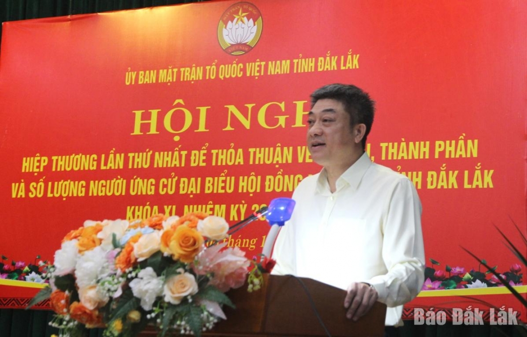 Ủy viên Ban Thường vụ Tỉnh ủy, Phó Chủ tịch Thường trực HĐND tỉnh Từ Thái Giang phát biểu tại hội nghị.