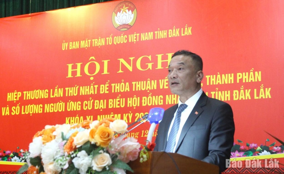 Đồng chí Y Giang Gry Niê Knơng, Phó Bí thư Tỉnh ủy, Chủ tịch Ủy ban MTTQ Việt Nam tỉnh phát biểu tại hội nghị.