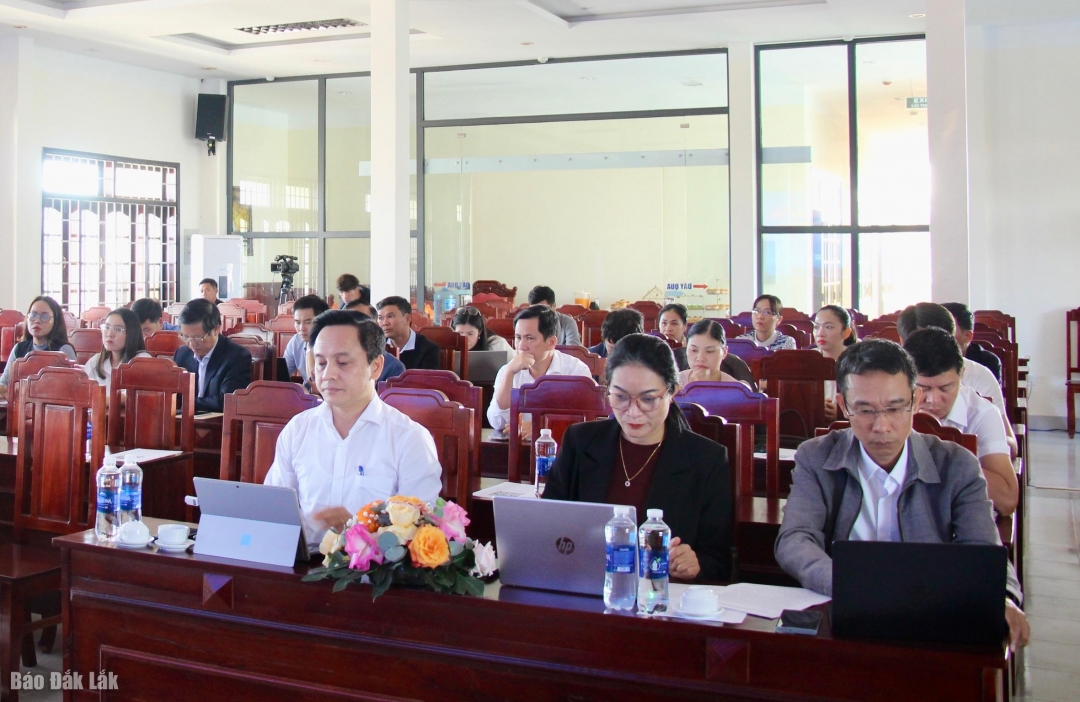 Các đại biểu dự hội nghị.