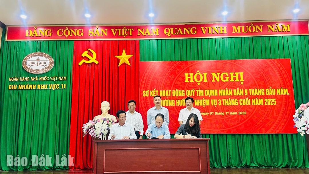 Đại diện Ngân hàng Nhà nước chi nhánh Khu vực 11 và Chi nhánh Bảo hiểm tiền gửi Việt Nam khu vực Nam Trung Bộ và Tây Nguyên, Chi nhánh Bảo hiểm tiền gửi Việt Nam tại TP. Đà Nẵng ký kết quy chế phối hợp cung cấp và trao đổi thông tin.