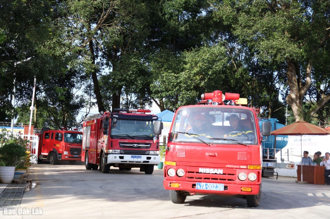 Lực lượng Phòng Cảnh sát PCCC và CNCH - Công an tỉnh điều động phương tiện, lực lượng đến ứng cứu kịp thời.