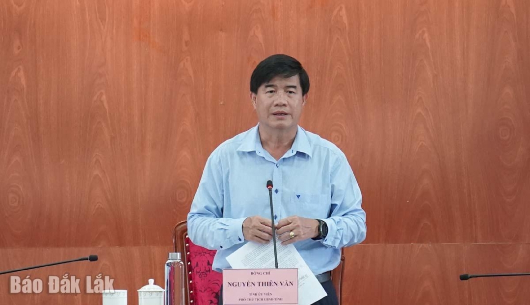 Đồng chí Nguyễn Thiên Văn, Phó Chủ tịch UBND tỉnh kết luận cuộc họp