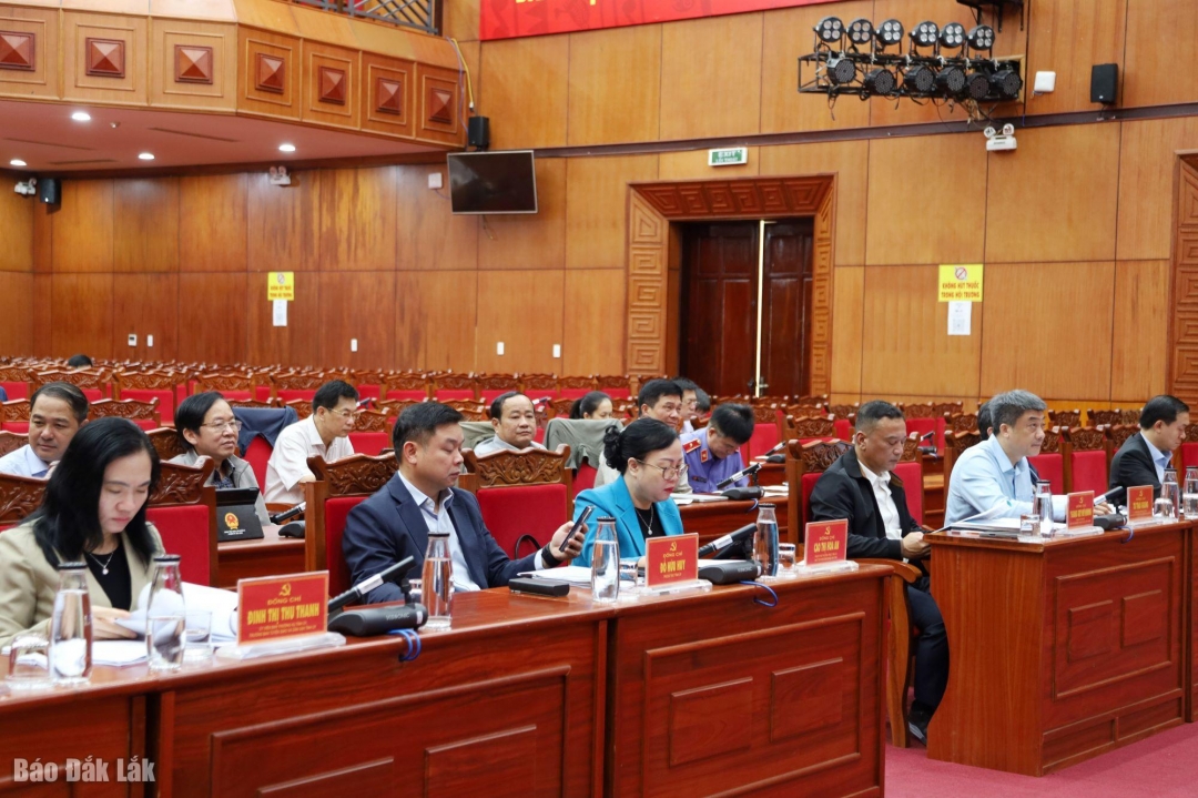 Các đại biểu tham dự hội nghị trực tuyến tại điểm cầu Tỉnh ủy Đắk Lắk