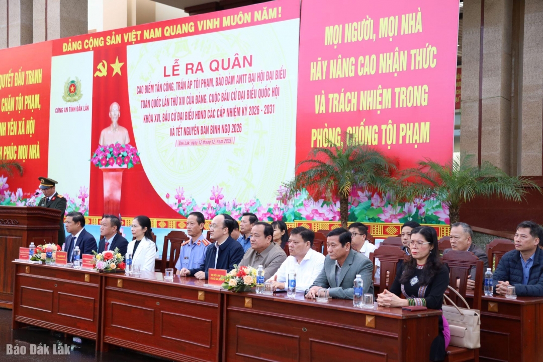 Các đại biểu tham dự buổi lễ.