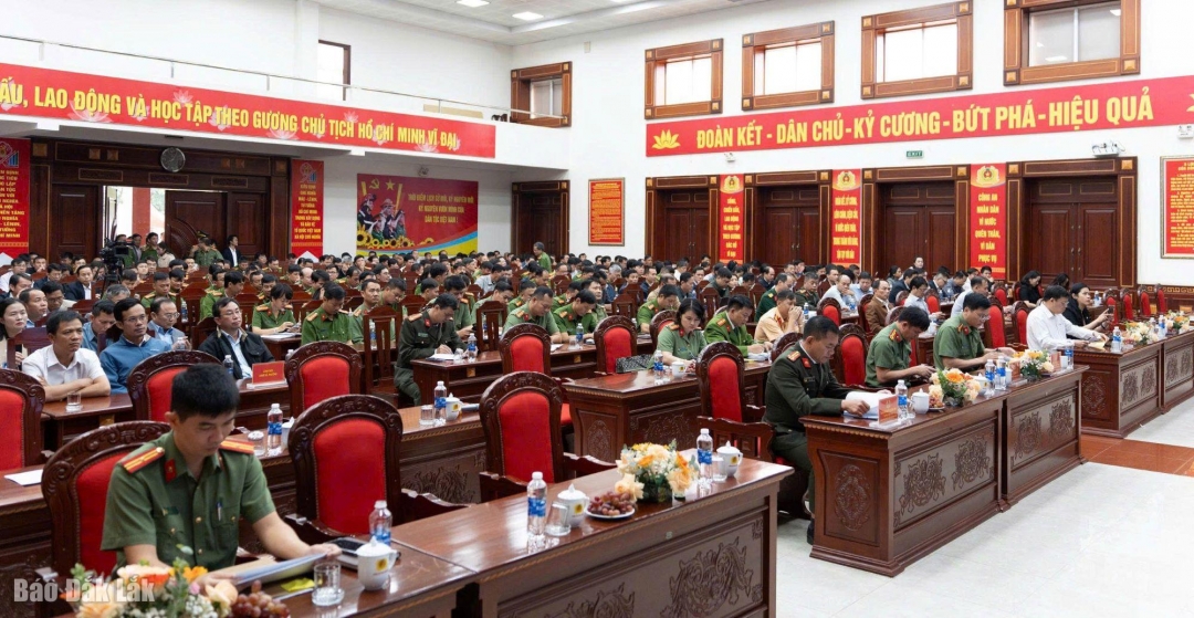 Các đại biểu tham dự hội nghị.