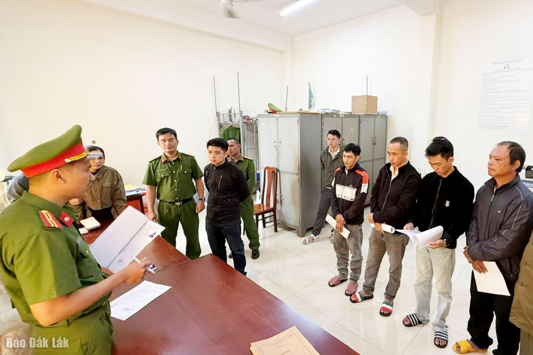 Các đối tượng bị triệu tập điều tra.