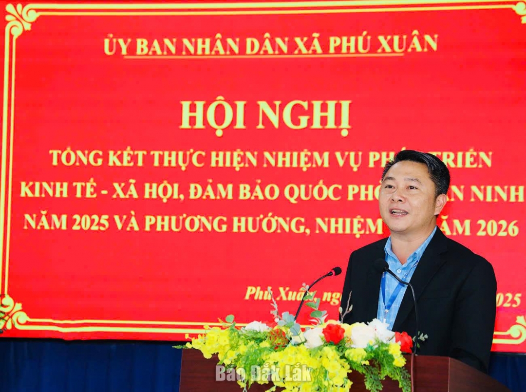 Phó Bí thư Đảng ủy, Chủ tịch UBND xã Phú Xuân Phan Tiến Thành phát biểu kết luận hội nghị.