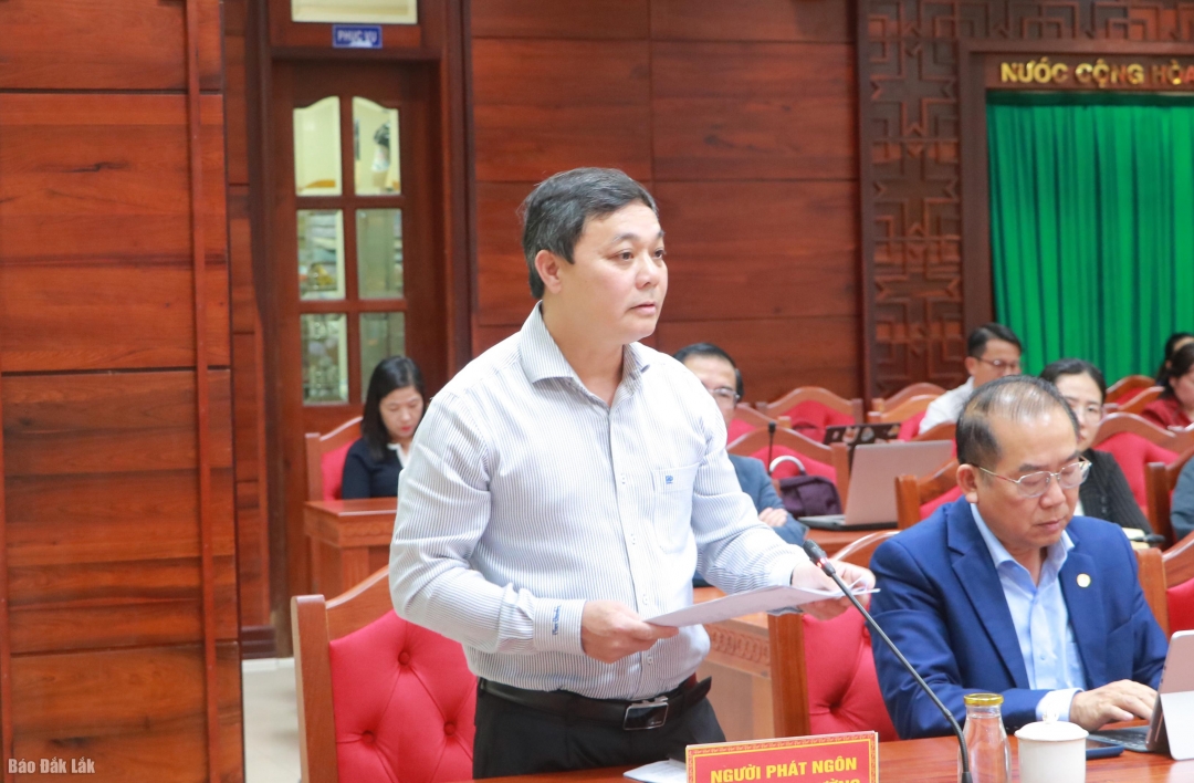 Lãnh đạo Phường Buôn Ma Thuột trao đổi một số thông tin với các cơ quan báo chí quan tâm.