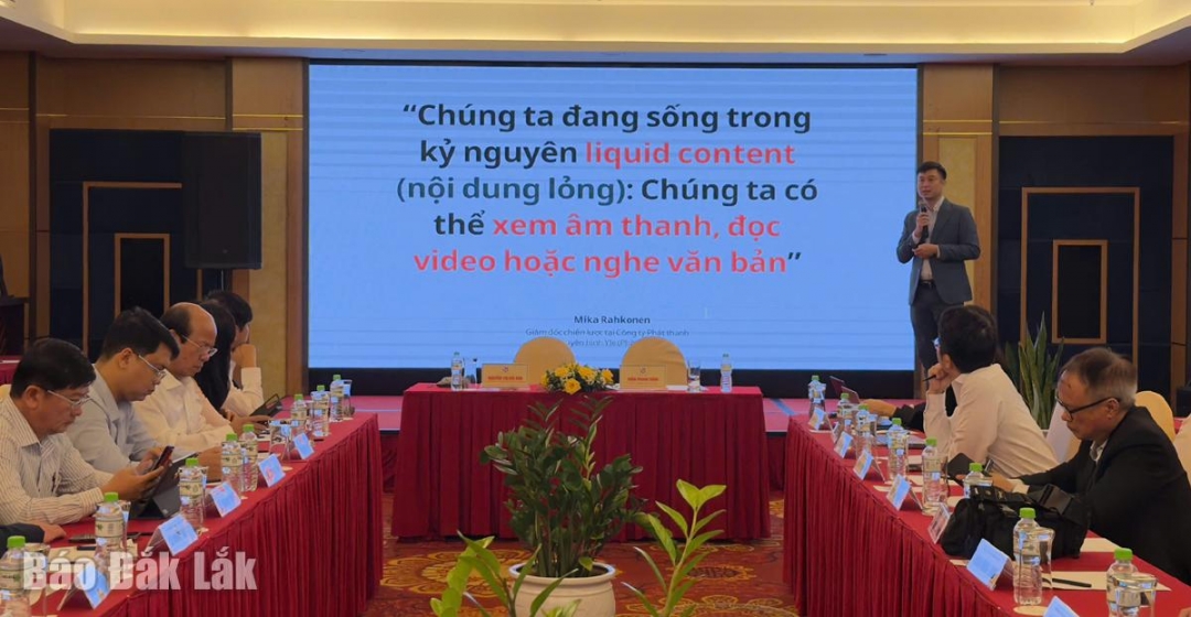 Nhà báo Hoàng Nhật, Phó Trưởng Ban Nhân dân Điện tử (Báo Nhân dân) trình bày nội dung: Vai trò của giám đốc sản phẩm trong cơ cấu tổ chức toà soạn hiện đại