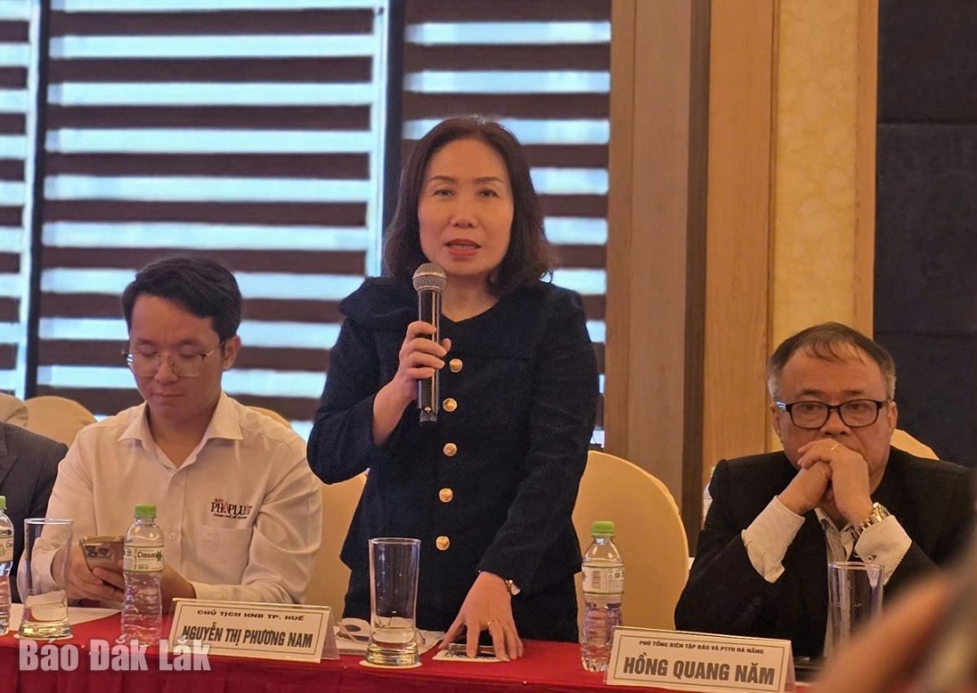 Nhà báo Nguyễn Thị Phương Nam, Phó Tổng Biên tập Báo và PTTH Huế, Chủ tịch Hội Nhà báo Tp. Huế chia sẻ kỹ năng, kinh nghiệm trong tác nghiệp và sản xuất các loại hình báo chí