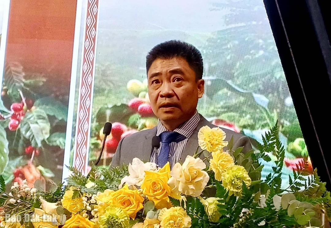 PGS.TS. Lâm Nhân, Hiệu trưởng Trường Đại học Văn hóa TP Hồ Chí Minh phát biểu đề dẫn tại hội thảo