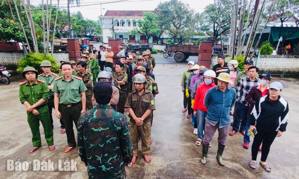 Đông đảo cán bộ, công chức, lực lượng vũ trang, hội, đoàn thể người dân tham gia chiến dịch.