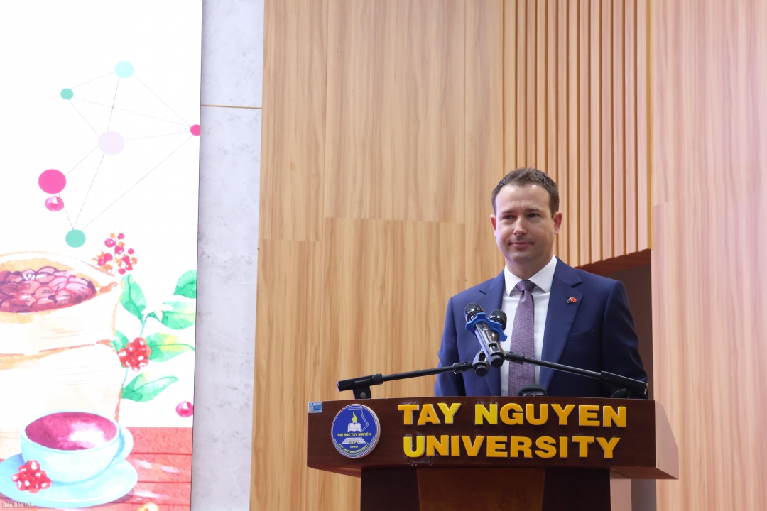 Tiến sĩ Kim Wimbush, Tham tán CSIRO, Giám đốc Chương trình Aus4Innovation phát biểu tại cuộc thi.