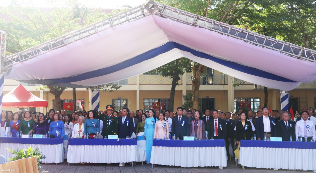 Các đại biểu tham dự buổi lễ.