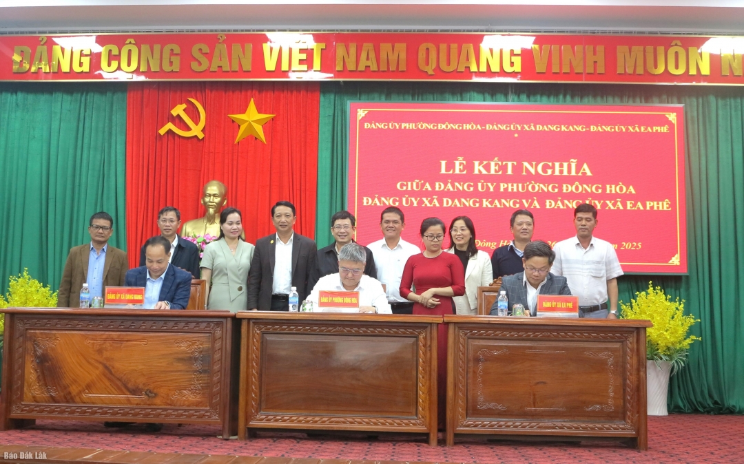 Các địa phương ký kết biên bản kết nghĩa. 