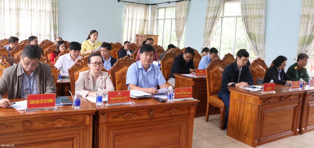 Các đại biểu tham dự cuộc họp.