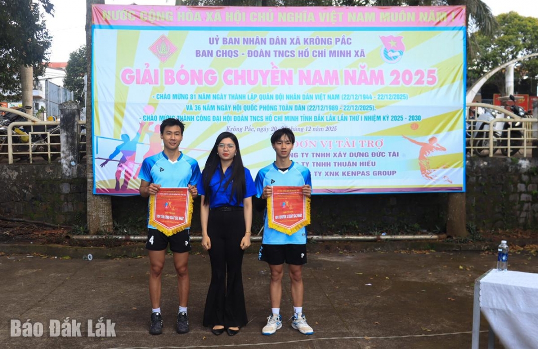 Hai vận động viên xuất sắc đoạt giải cá nhân của giải đấu.