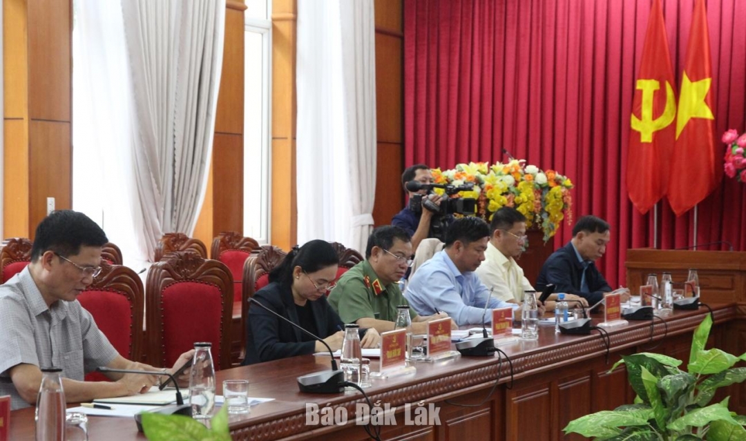 Các đại biểu tham dự phiên họp.