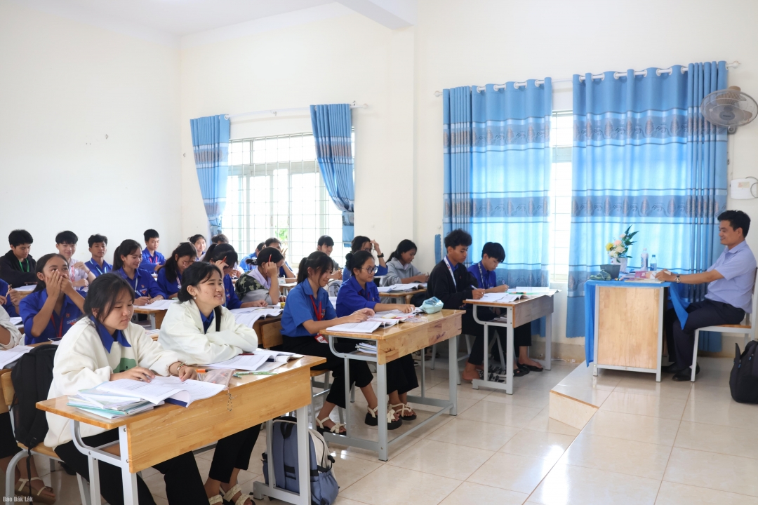 Giờ học chính khóa của học sinh Trường PTDTNT THPT Đam San (xã Ea Drông) 