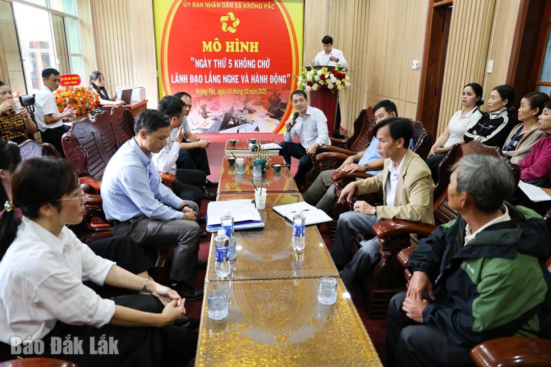 Chủ tịch UBND xã Krông Pắc Lại Đức Đại chủ trì phiên làm việc đầu tiên của mô hình “Ngày thứ 5 không chờ, lãnh đạo lắng nghe và hành động”.