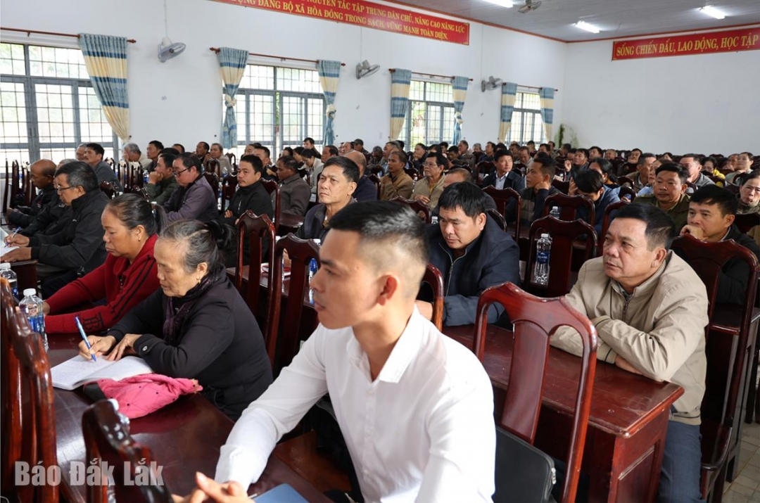 Các đại biểu tham gia hội nghị.