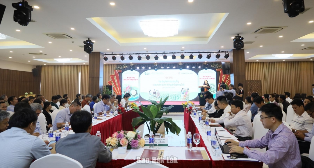 Các đại biểu tham dự buổi tọa đàm.