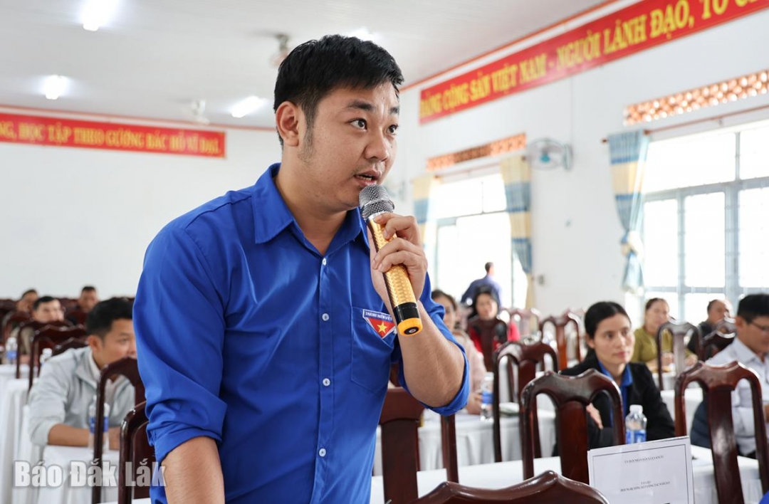 Đại diện thanh niên nêu ý kiến tại buổi đối thoại.