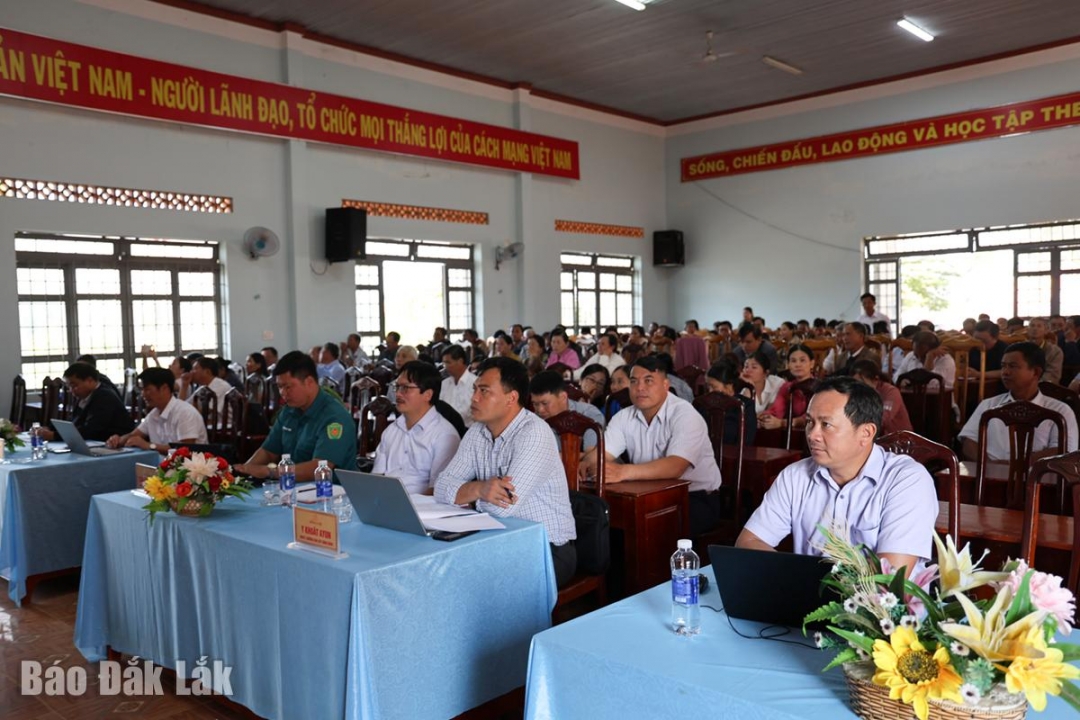 Các đại biểu tham dự hội nghị.