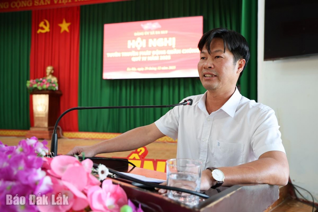 Phó Bí thư Thường trực Đảng ủy xã Ea Kly Võ Quang Trường phát biểu tại hội nghị.