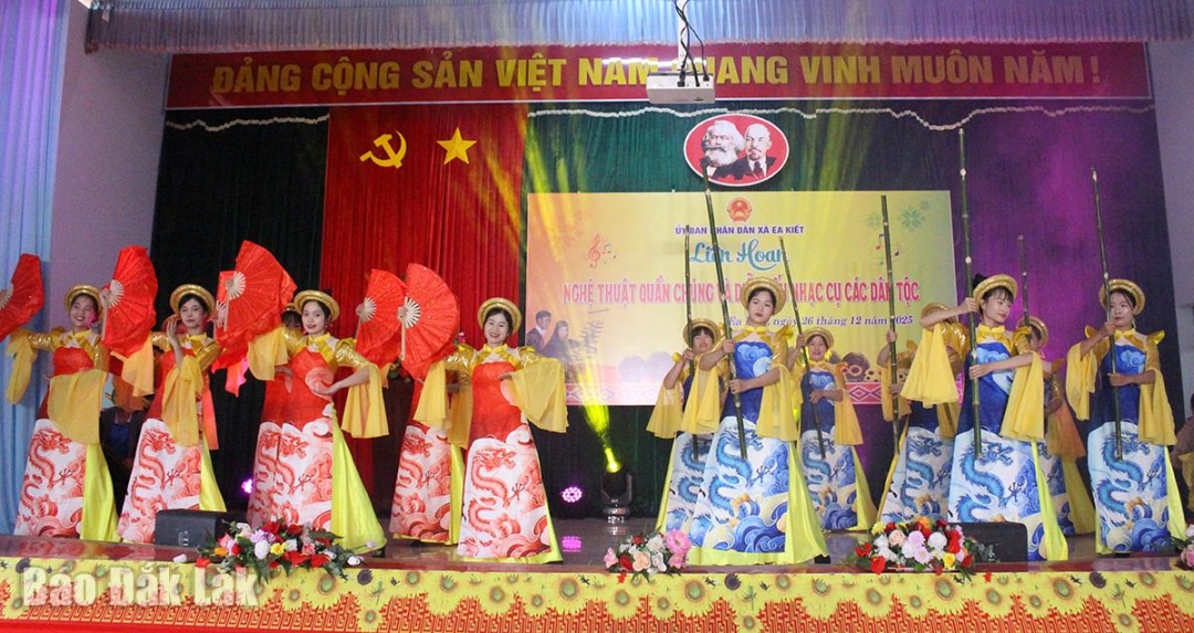 Phần tham gia nghệ thuật của thôn 6.