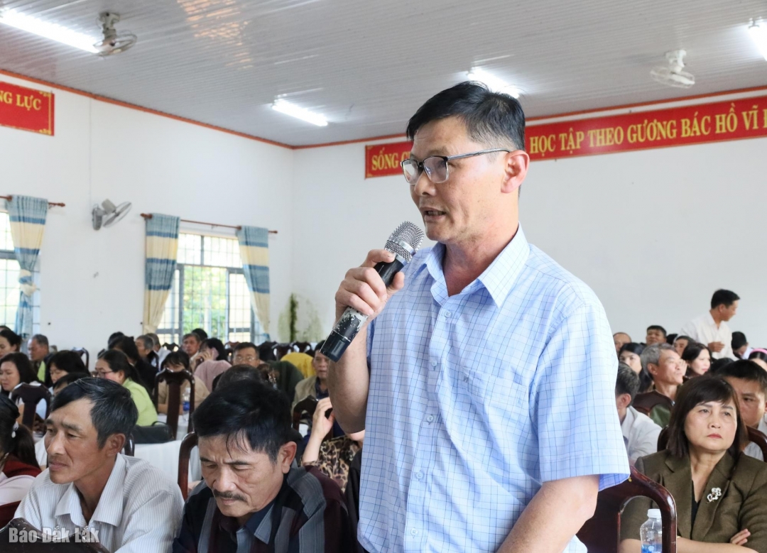 Đại diện các chi bộ phát biểu ý kiến.