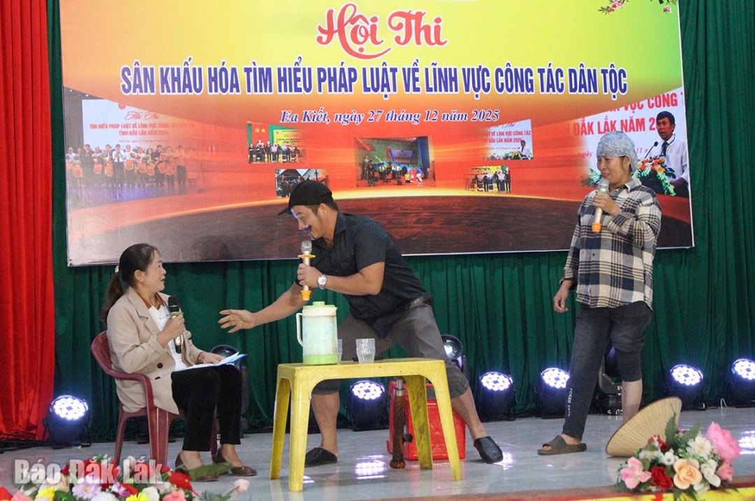 Một tiết mục tham gia Hội thi sân khấu hóa tìm hiểu pháp luật về lĩnh vực công tác dân tộc.