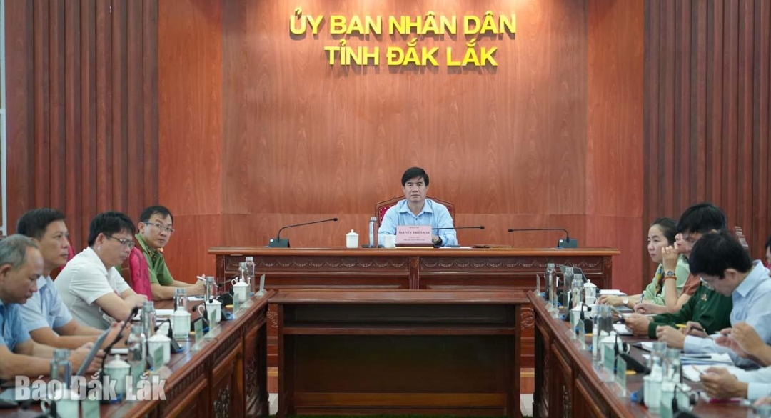 Lãnh đạo tỉnh và các sở, ngành, địa phương liên quan tham dự phiên họp tại điểm cầu tỉnh Đắk Lắk.