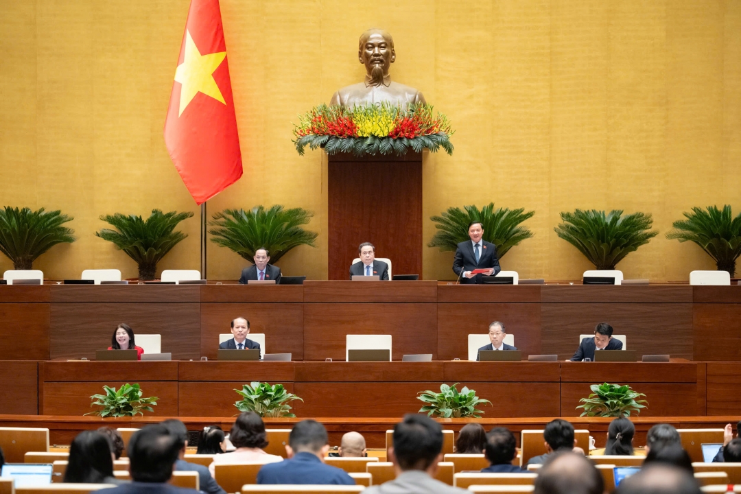 Phó Chủ tịch Quốc hội Nguyễn Khắc Định điều hành phiên họp. Ảnh: quochoi.vn