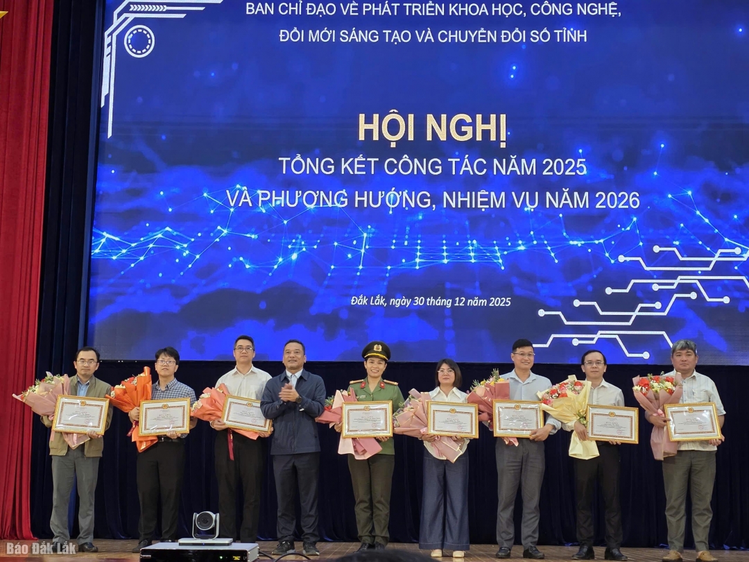 Cá nhân có thành tích xuất sắc trong thực hiện Nghị quyết 57 được nhận Bằng khen của Ban Thường vụ Tỉnh ủy