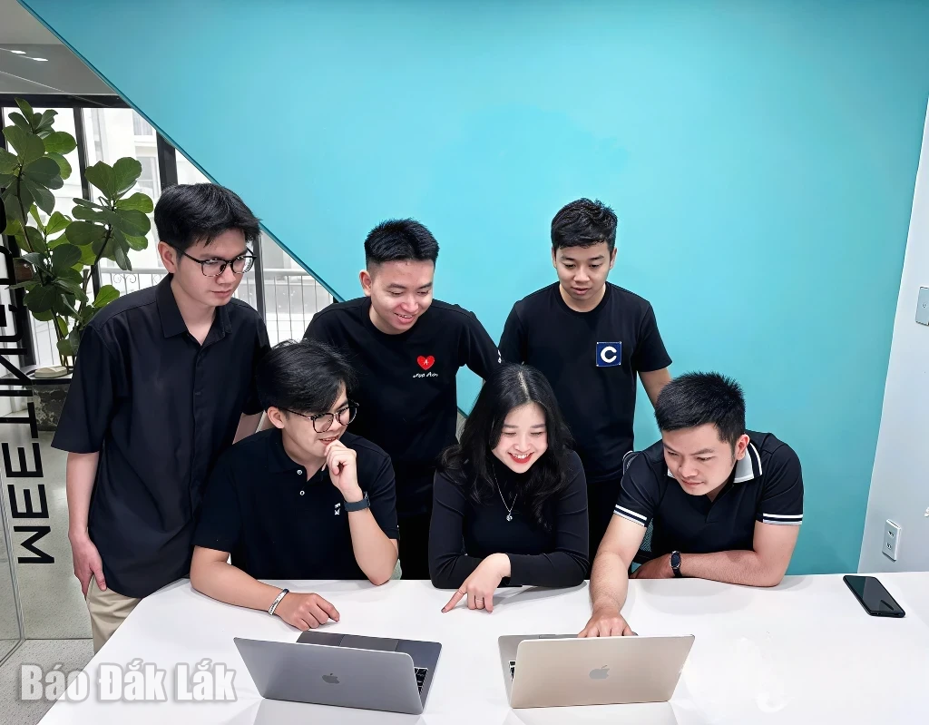 Khoảnh khắc làm việc của đội ngũ Aletech.